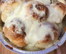 Garlic Knots with Mozzarella